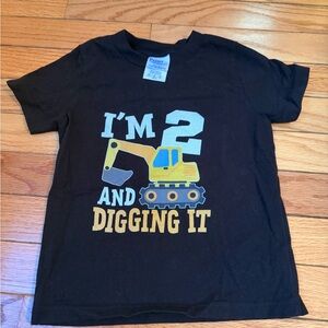 I’m 2 and digging it - black Tee shirt